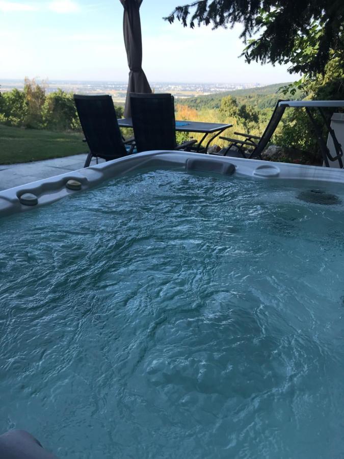 Ivi Apartment Svaty Jur Bagian luar foto